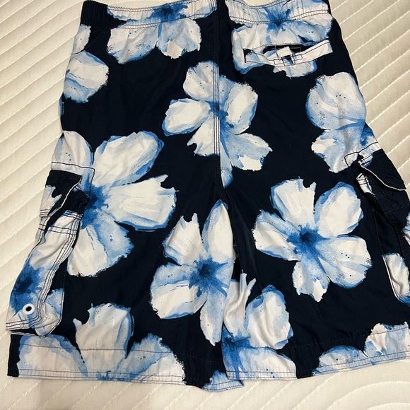 Men’s size Medium Abercrombie and Fitch swim trunks - Picture 4 of 5